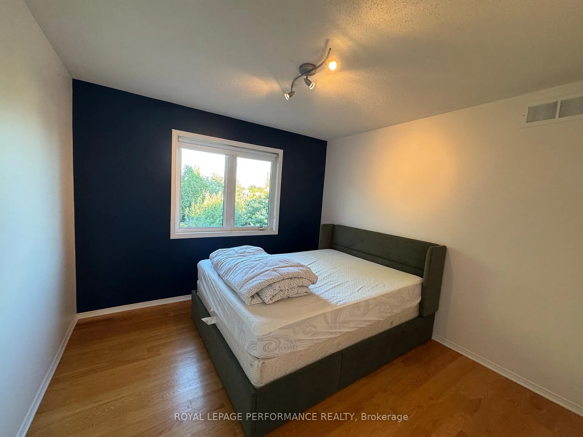 Photo 23 of 164 Copperwood Street, Ottawa, Convent Glen North — HOMEH