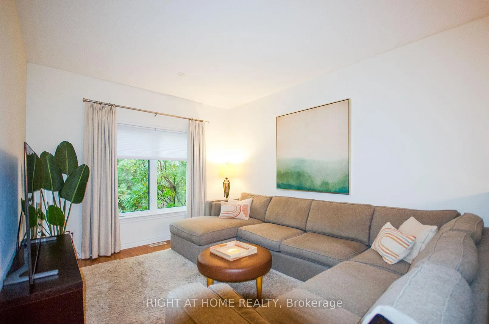Photo 3 of 193 Shepody Circle, Ottawa, Blossom Park/Kemp Park/Findlay Creek — HOMEH