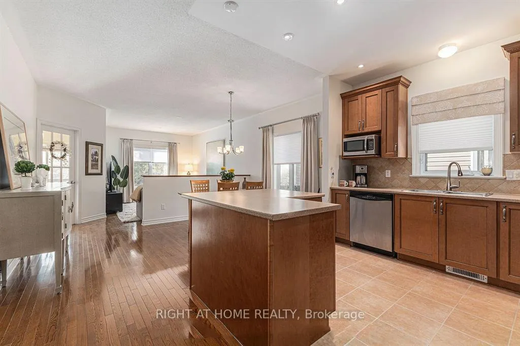 Photo 5 of 193 Shepody Circle, Ottawa, Blossom Park/Kemp Park/Findlay Creek — HOMEH