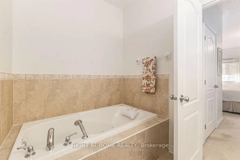 Photo 10 of 193 Shepody Circle, Ottawa, Blossom Park/Kemp Park/Findlay Creek — HOMEH