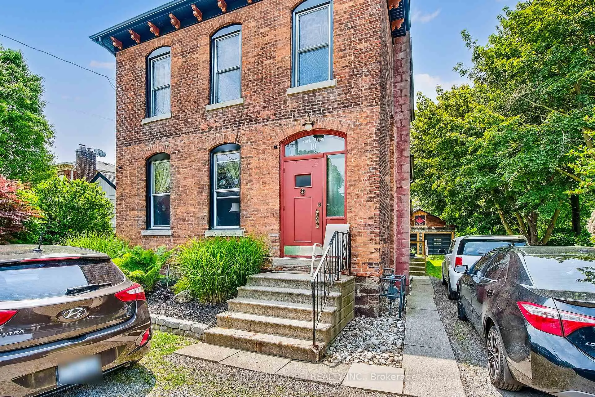 Photo 2 of 19 York Street, St. Catharines, Downtown — HOMEH