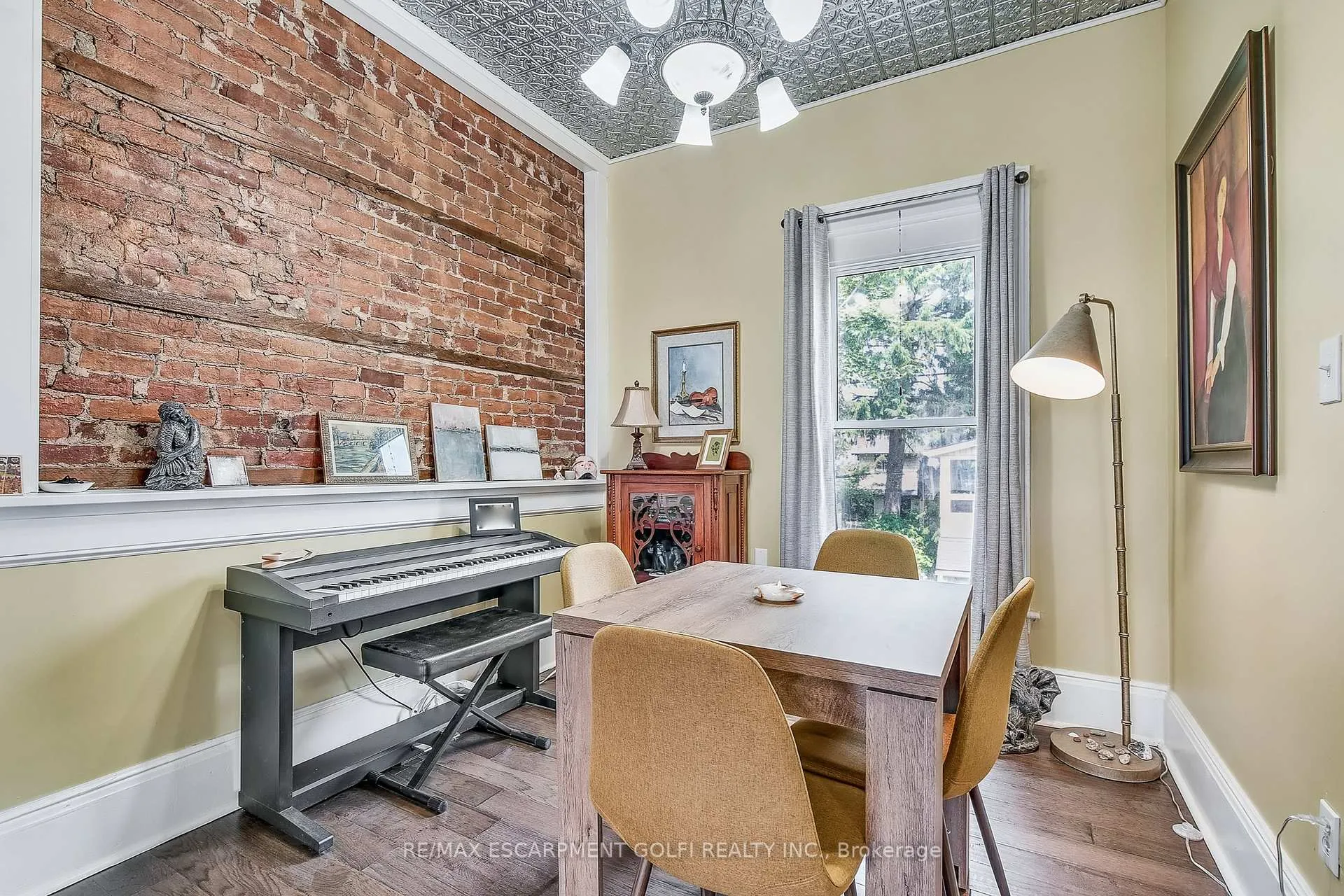 Photo 9 of 19 York Street, St. Catharines, Downtown — HOMEH