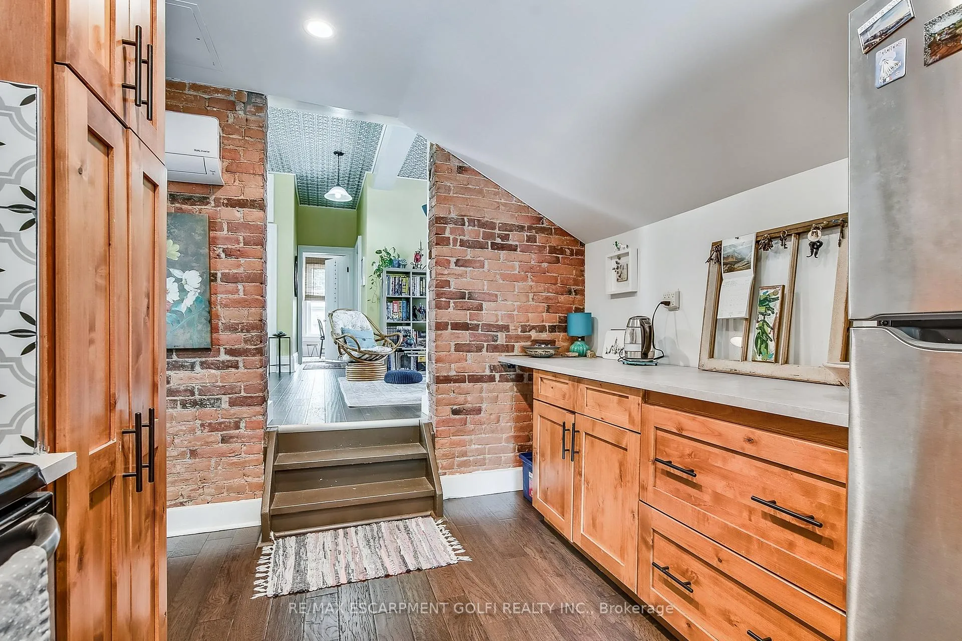 Photo 11 of 19 York Street, St. Catharines, Downtown — HOMEH