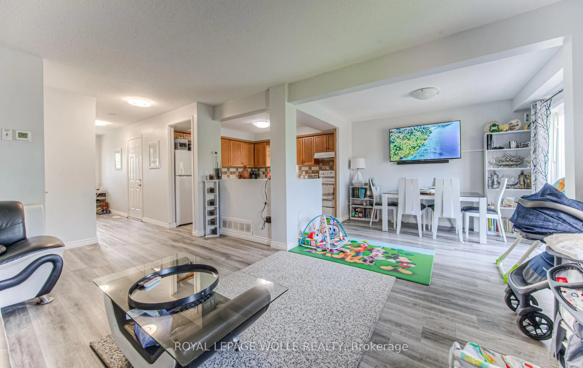 Photo 10 of 574 Bonavista Drive, Waterloo — HOMEH