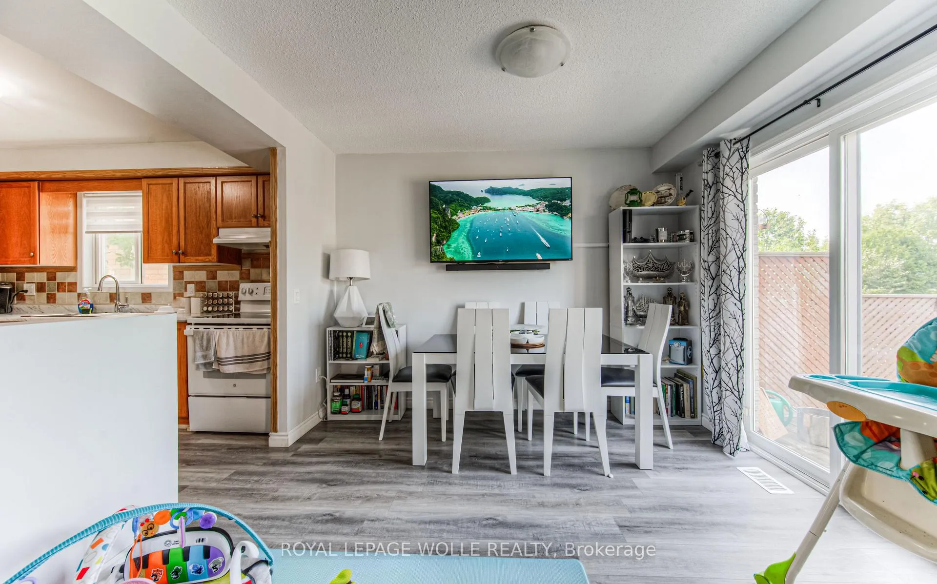 Photo 11 of 574 Bonavista Drive, Waterloo — HOMEH