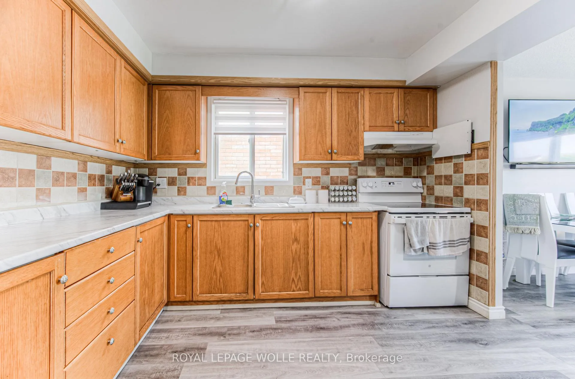 Photo 16 of 574 Bonavista Drive, Waterloo — HOMEH