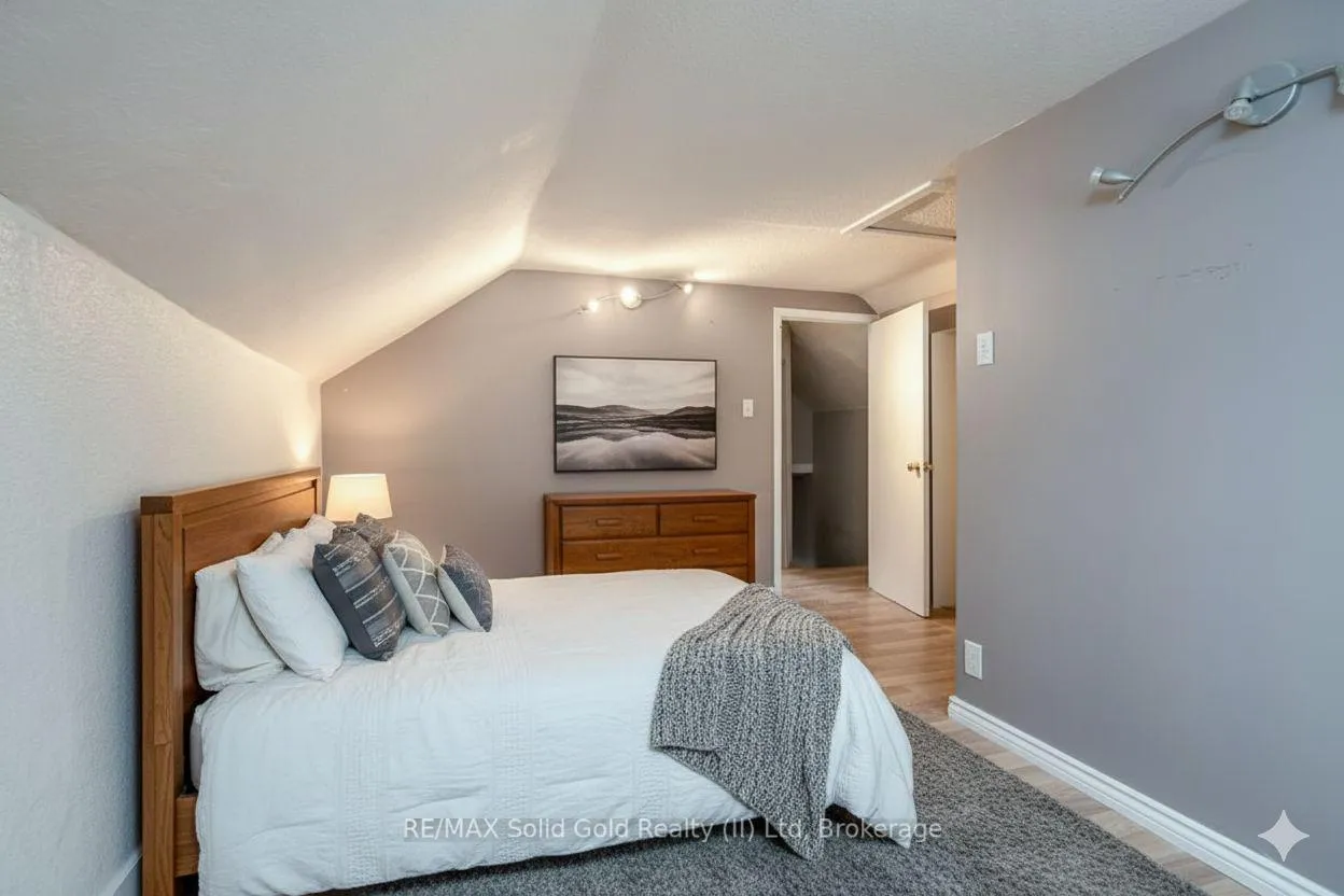 Photo 32 of 40 Krug Street, Kitchener — HOMEH