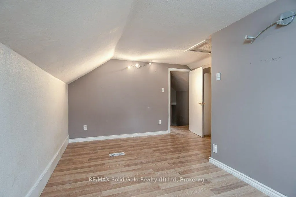 Photo 33 of 40 Krug Street, Kitchener — HOMEH