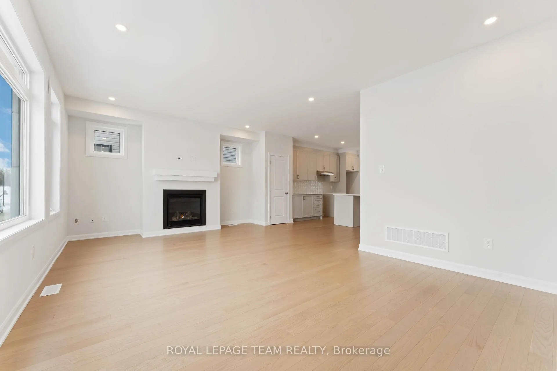 Photo 13 of 718 Jennie Trout Terrace, Ottawa, Kanata - Morgan's Grant/South March — HOMEH