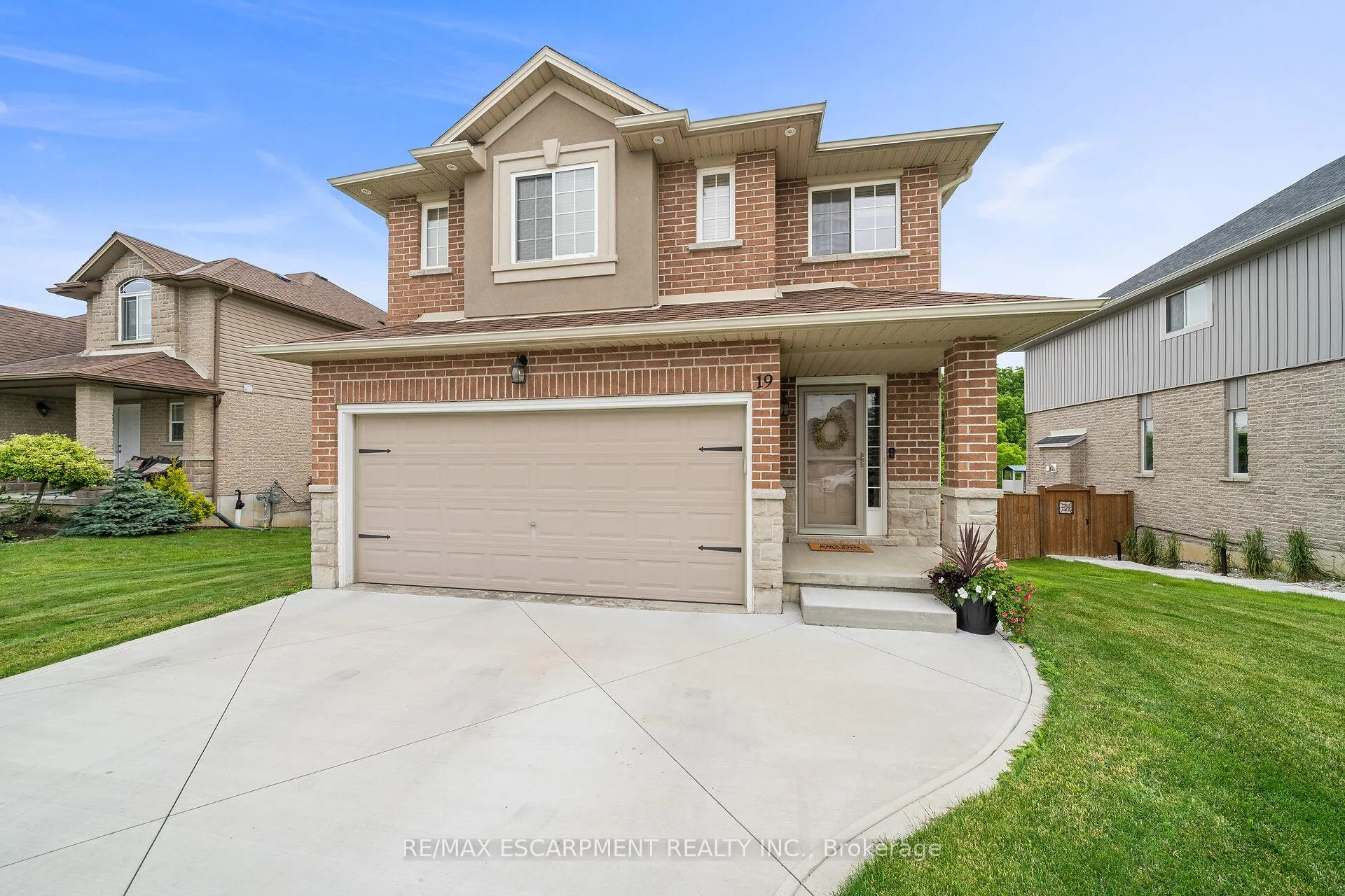 Photo 1 of 19 Hudson Drive, Haldimand — HOMEH