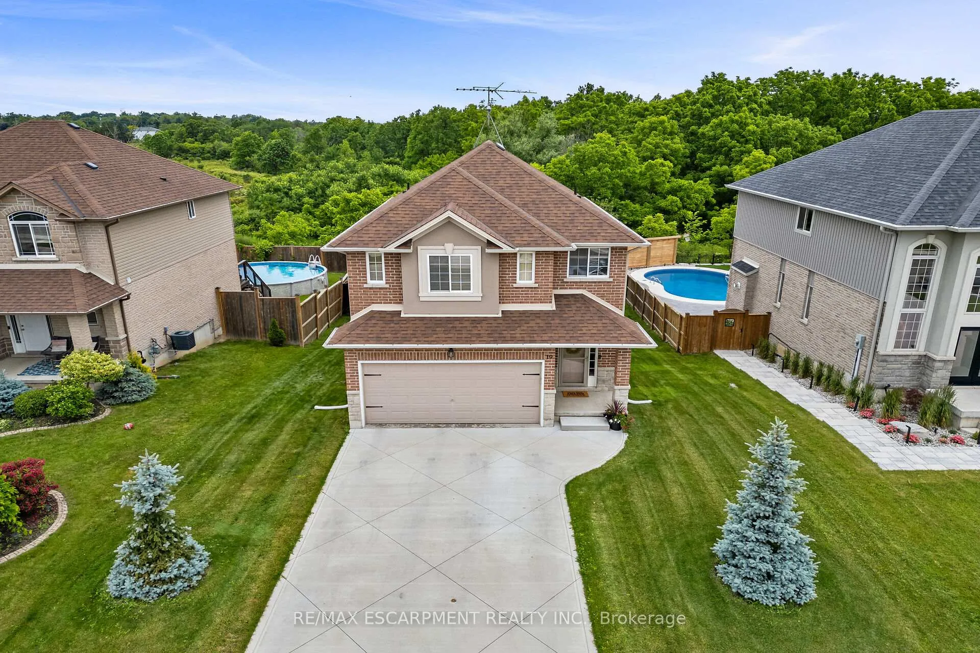 Photo 2 of 19 Hudson Drive, Haldimand — HOMEH