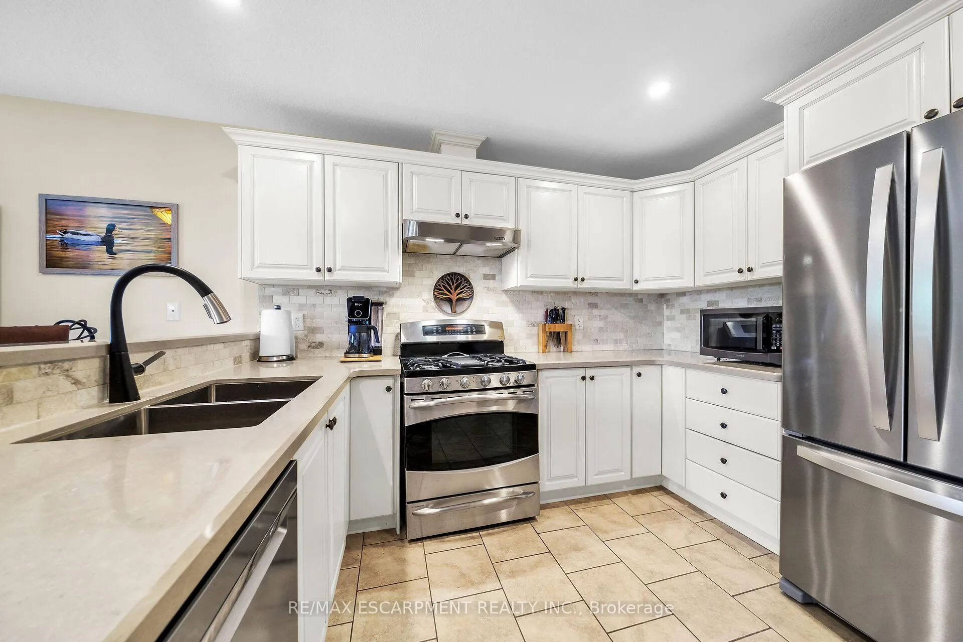 Photo 21 of 19 Hudson Drive, Haldimand — HOMEH