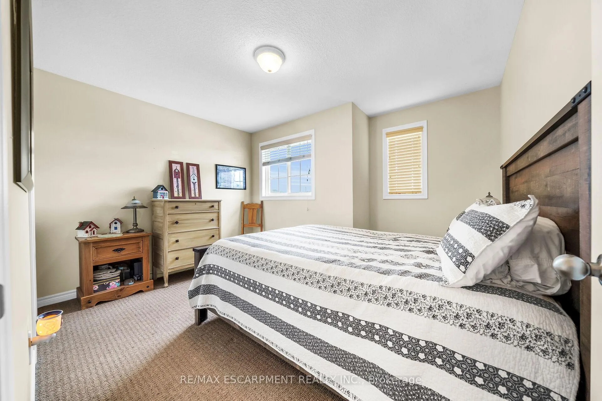 Photo 35 of 19 Hudson Drive, Haldimand — HOMEH