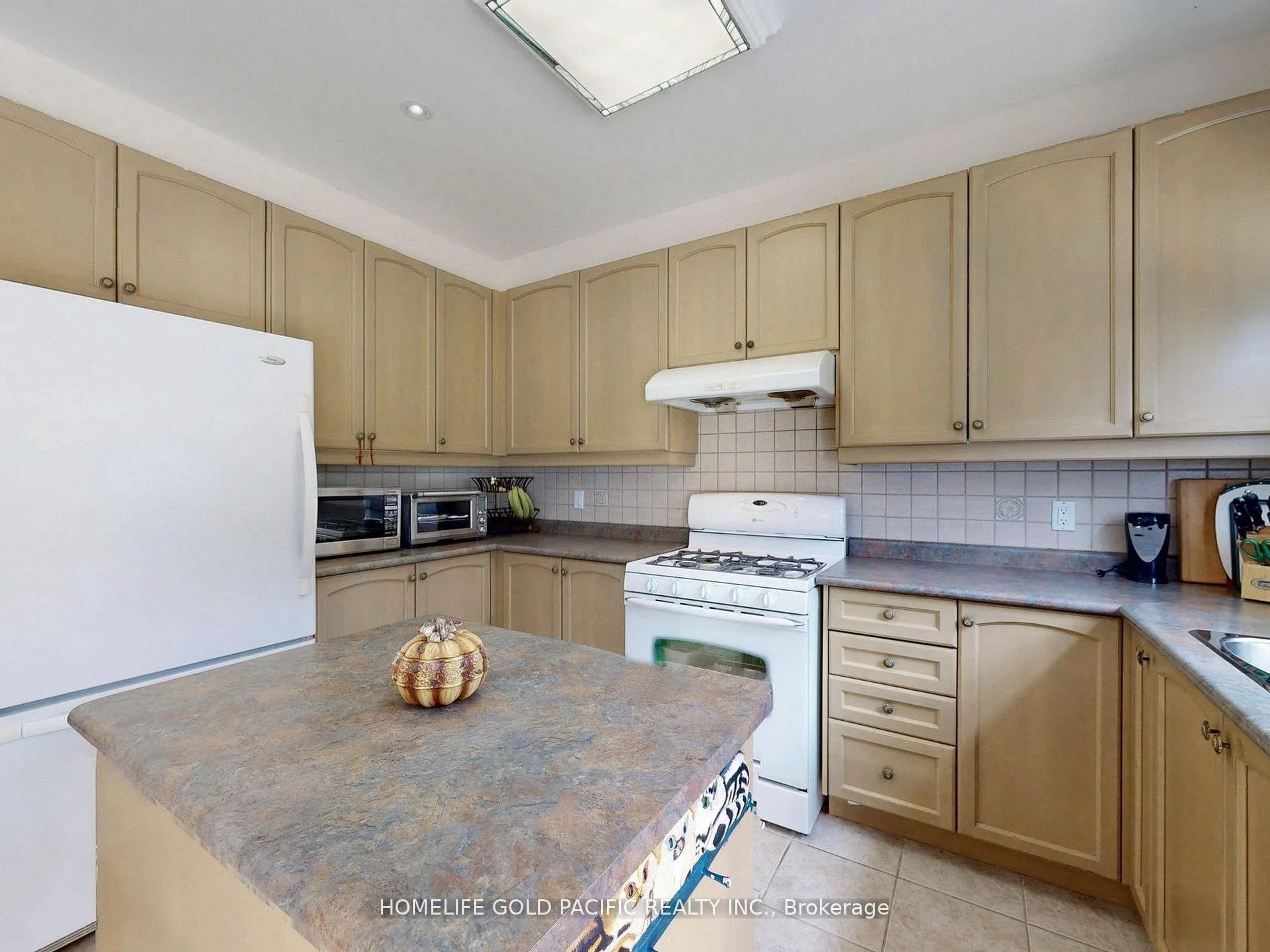 Photo 7 of 51 Winter Creek Crescent, Markham, Victoria Manor-Jennings Gate — HOMEH