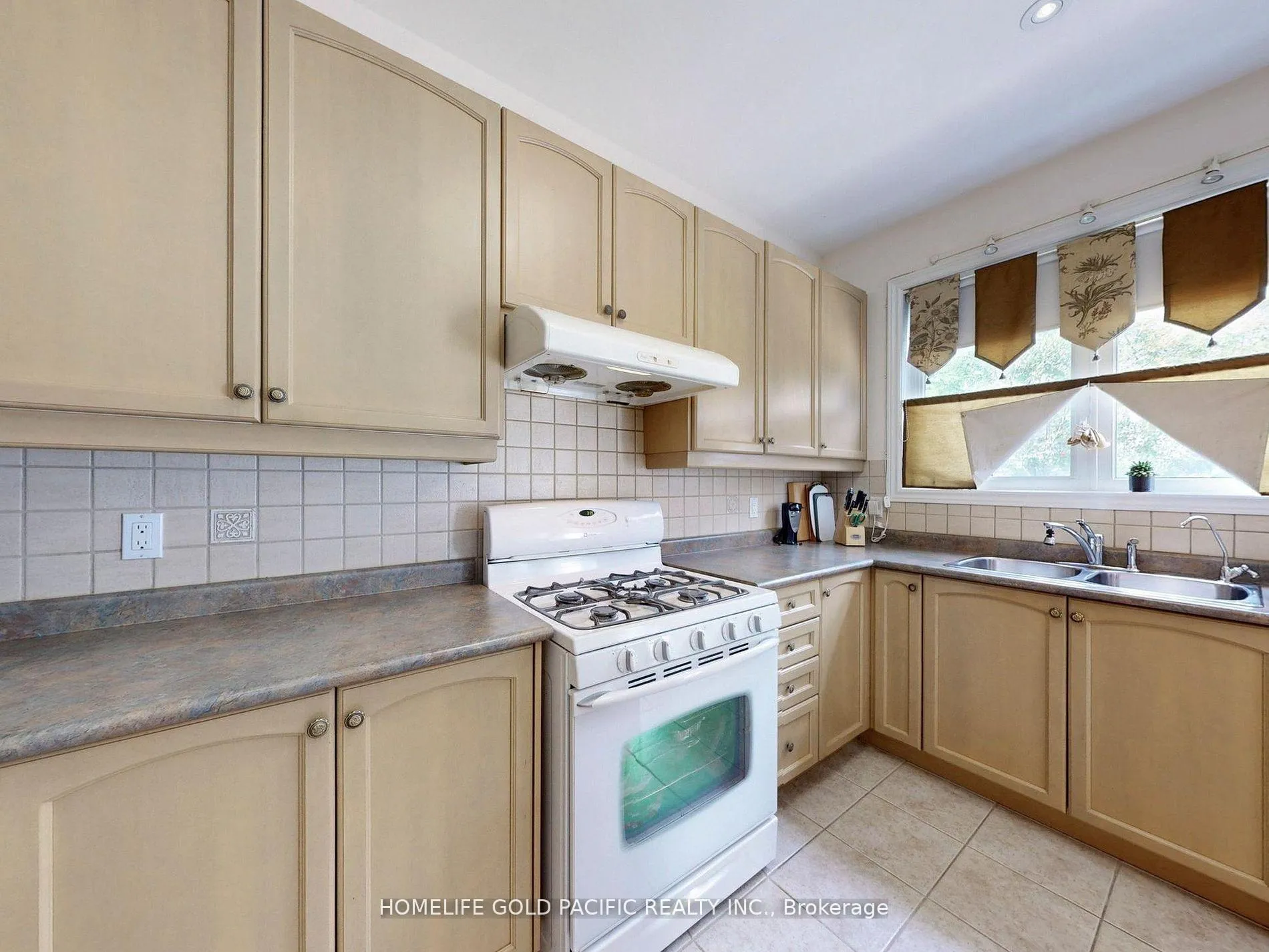 Photo 9 of 51 Winter Creek Crescent, Markham, Victoria Manor-Jennings Gate — HOMEH