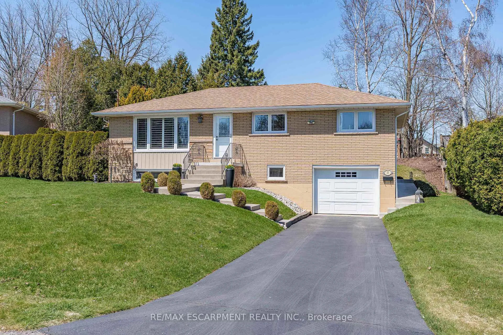 Photo 1 of 77 Hill Crest, Hamilton, Ancaster — HOMEH