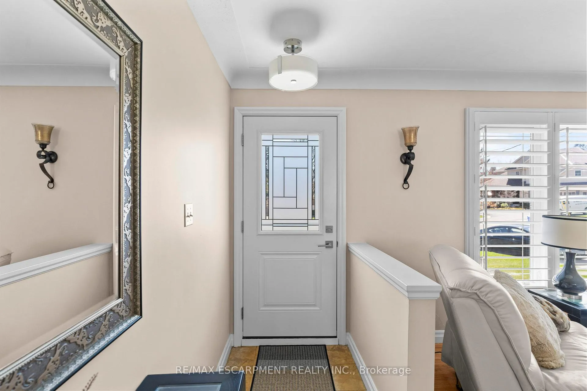 Photo 4 of 77 Hill Crest, Hamilton, Ancaster — HOMEH