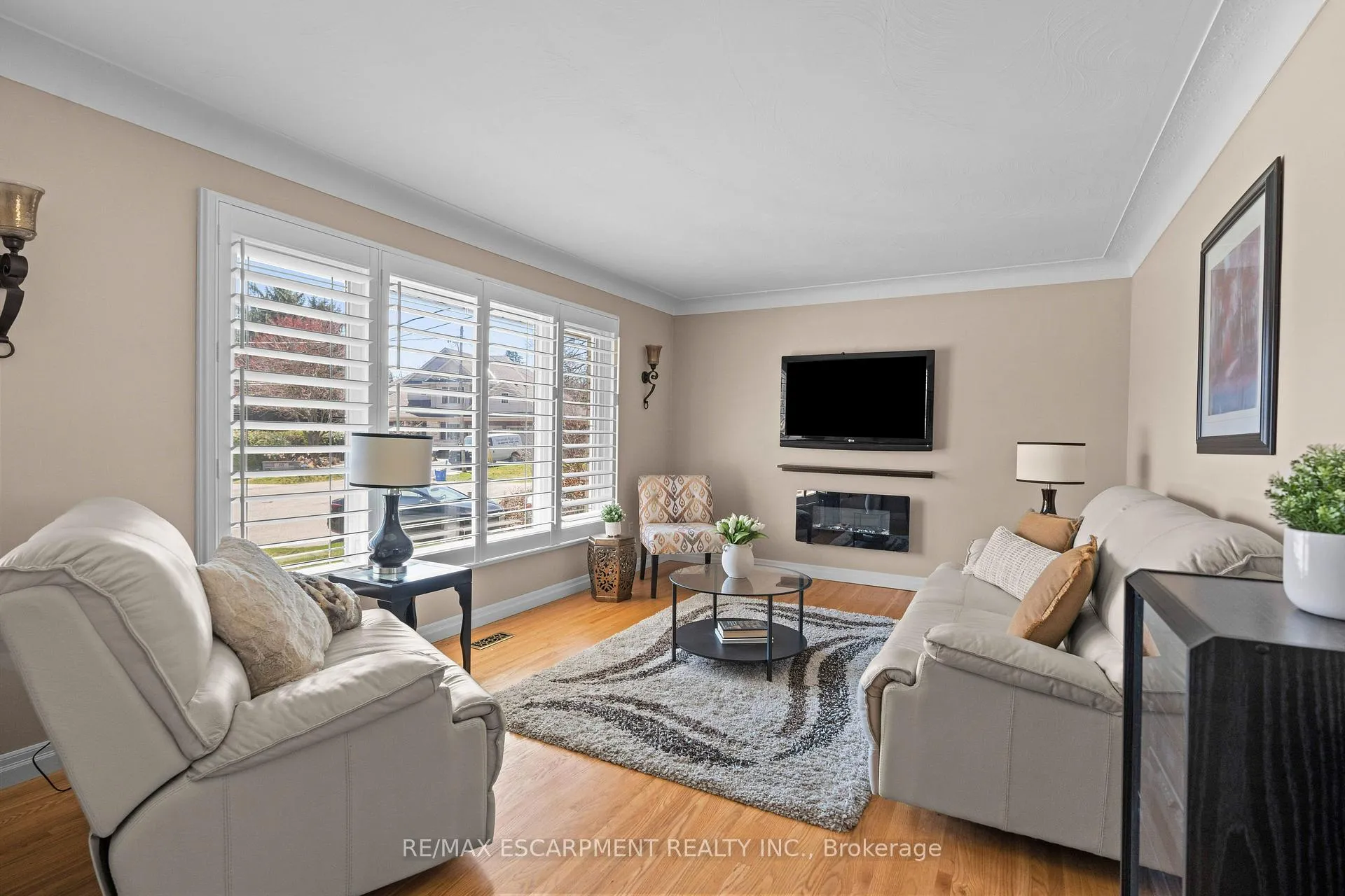 Photo 5 of 77 Hill Crest, Hamilton, Ancaster — HOMEH