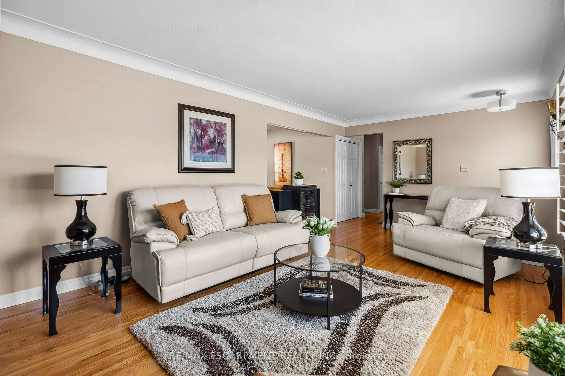 Photo 6 of 77 Hill Crest, Hamilton, Ancaster — HOMEH