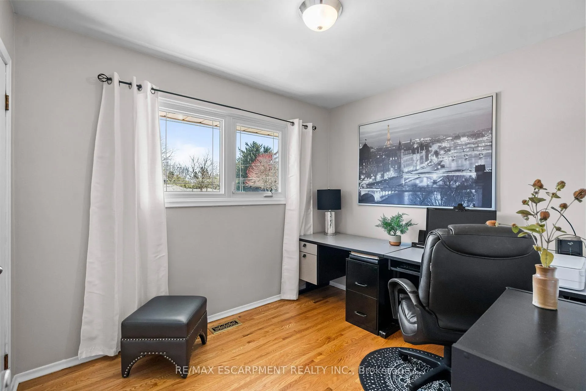 Photo 11 of 77 Hill Crest, Hamilton, Ancaster — HOMEH
