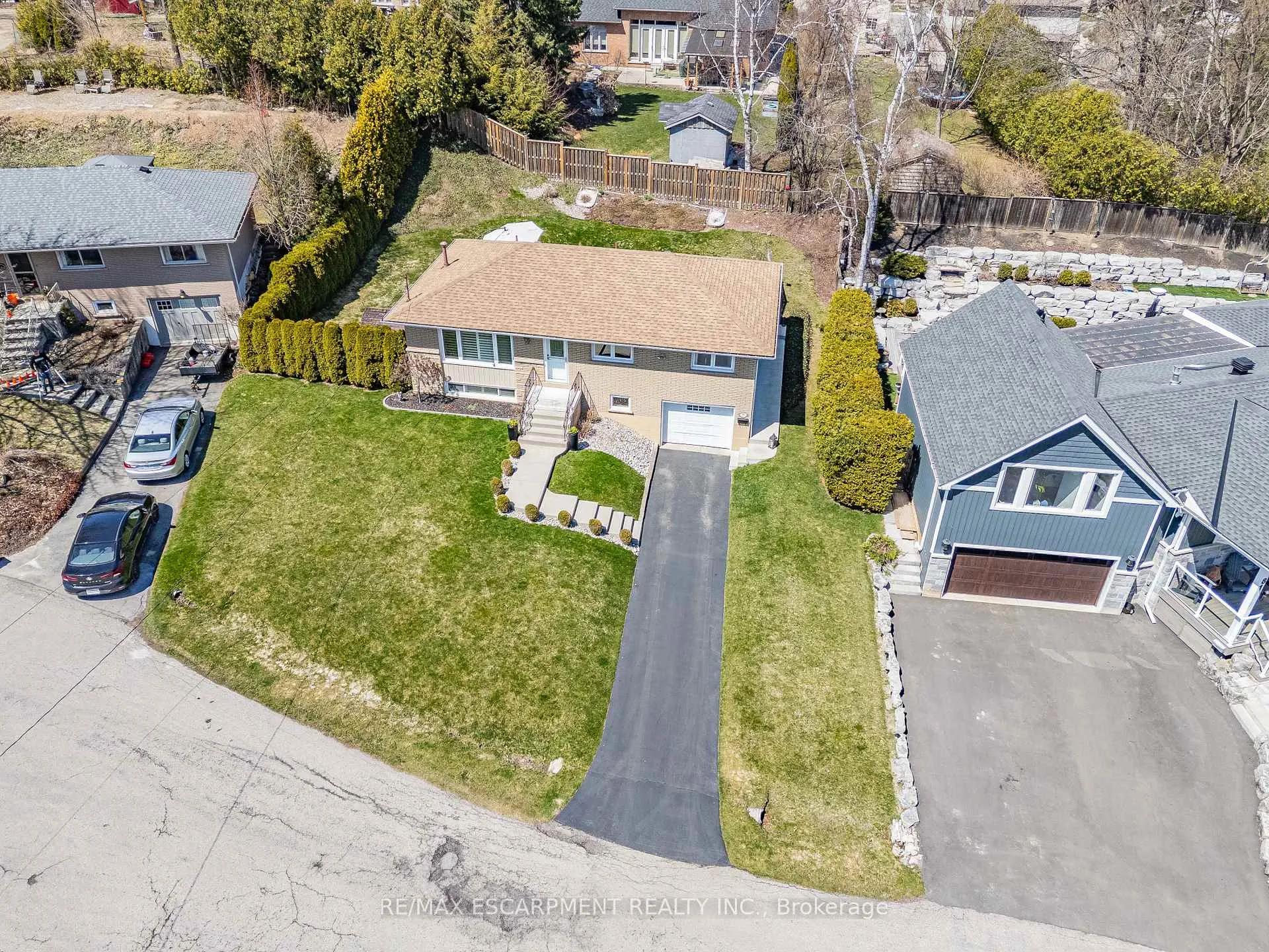 Photo 28 of 77 Hill Crest, Hamilton, Ancaster — HOMEH