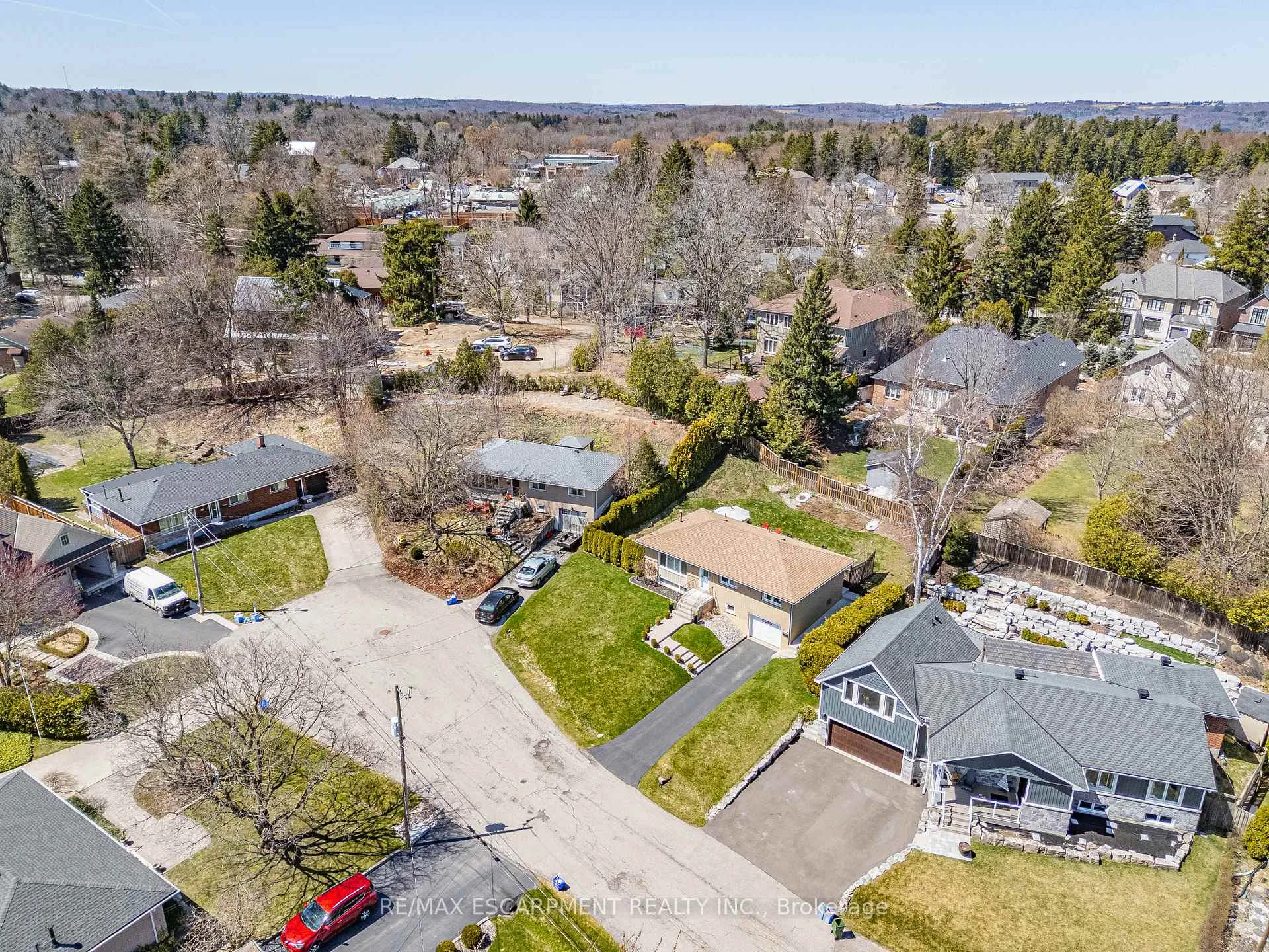 Photo 29 of 77 Hill Crest, Hamilton, Ancaster — HOMEH