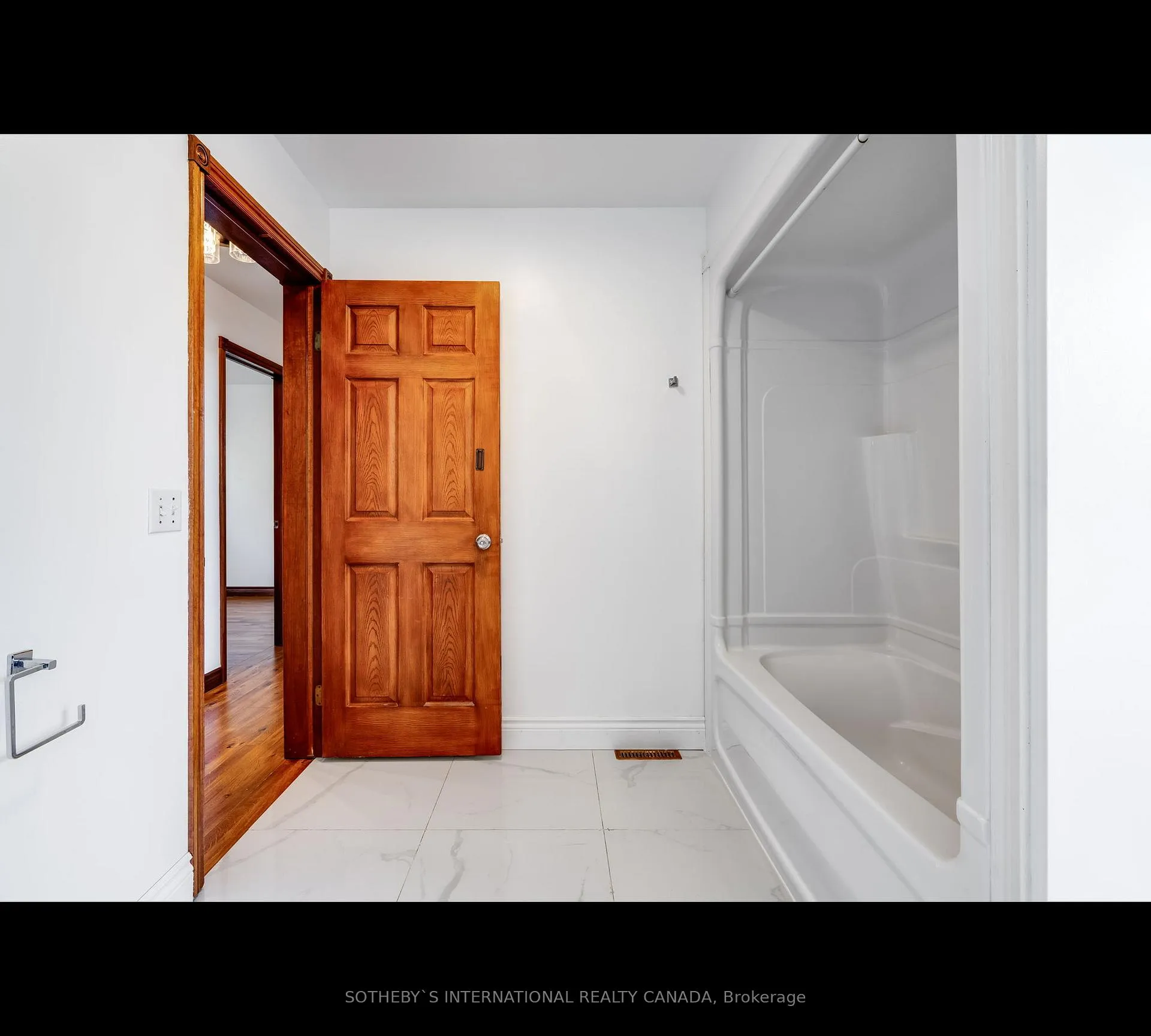 Photo 16 of 43 Eastgrove Crescent, Leamington — HOMEH
