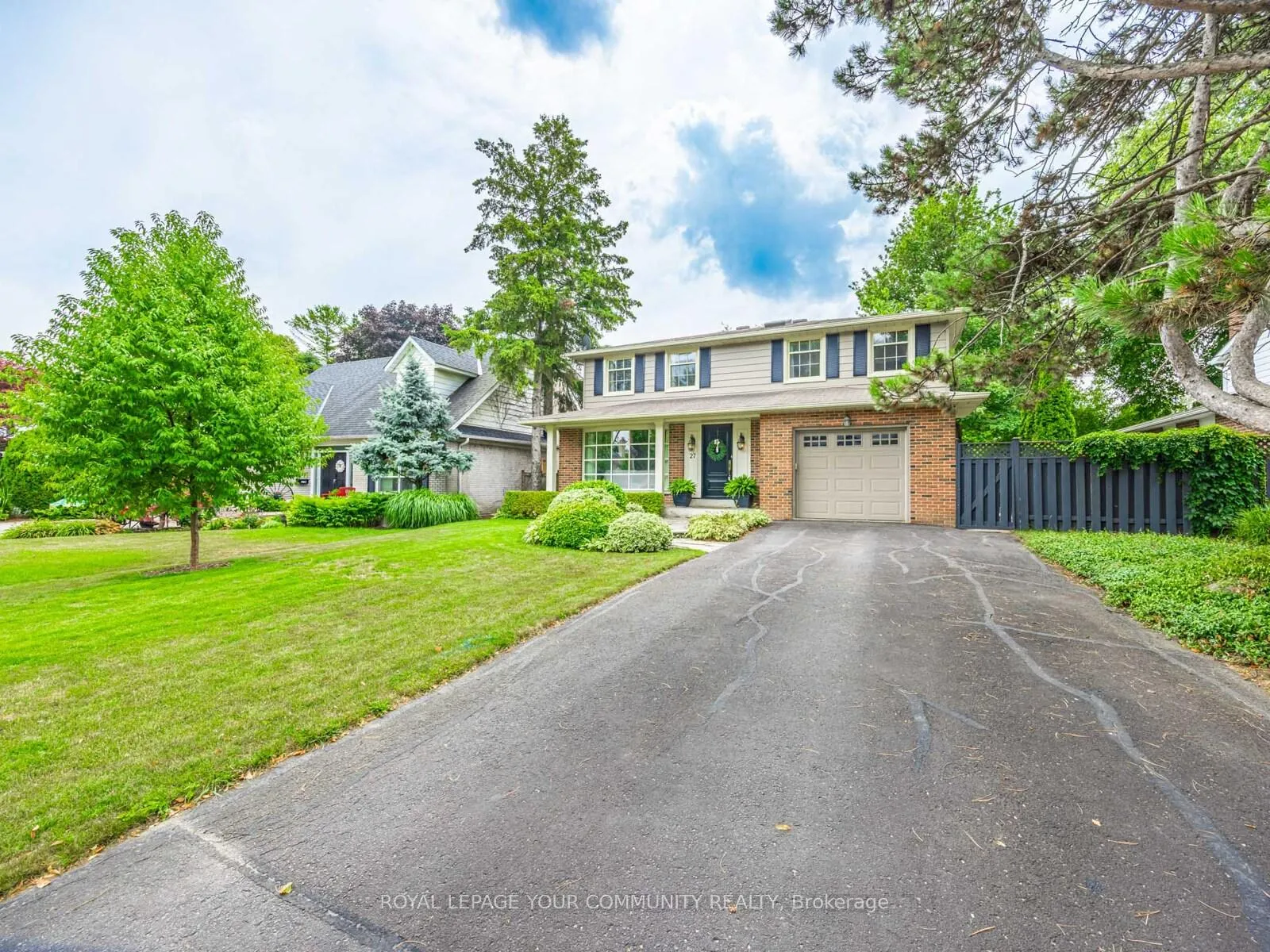 Photo 3 of 27 Wild Cherry Lane, Markham, Royal Orchard — HOMEH