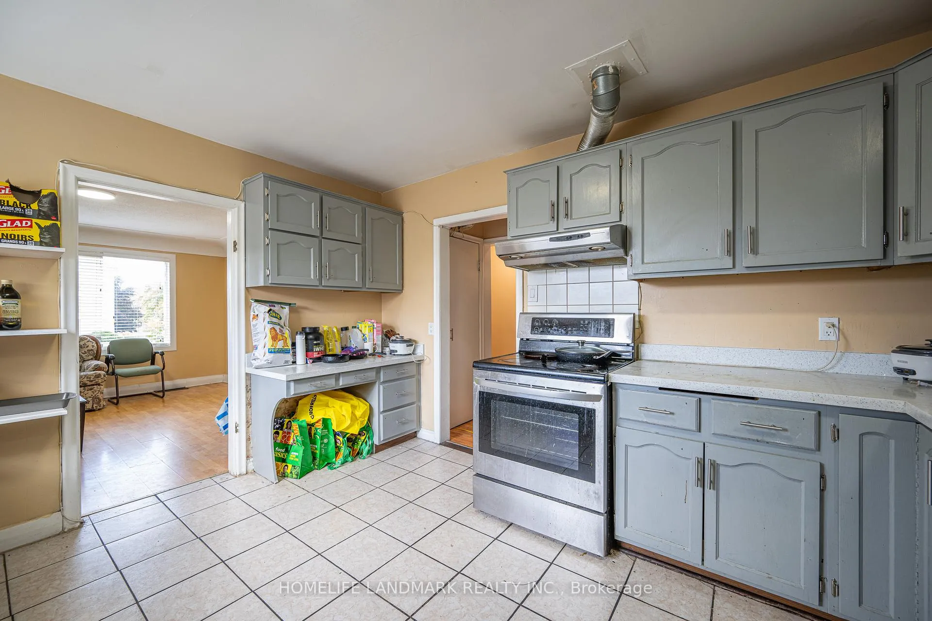 Photo 11 of 151 University Avenue E, Waterloo — HOMEH