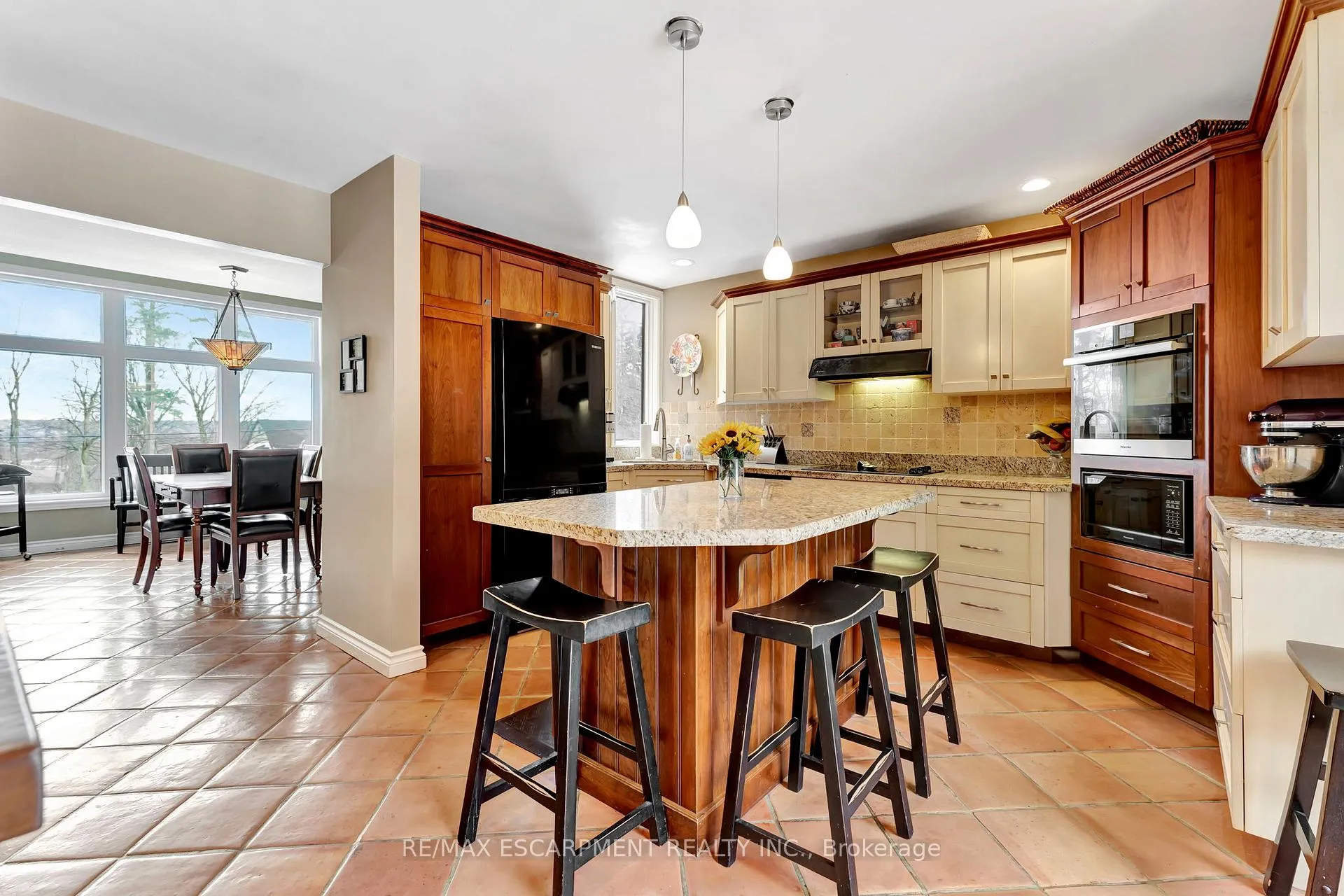 Photo 12 of 101 Hillcrest Avenue, Hamilton, Greensville — HOMEH