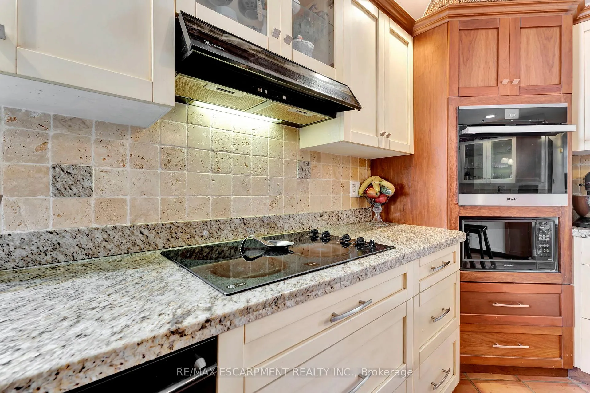 Photo 13 of 101 Hillcrest Avenue, Hamilton, Greensville — HOMEH