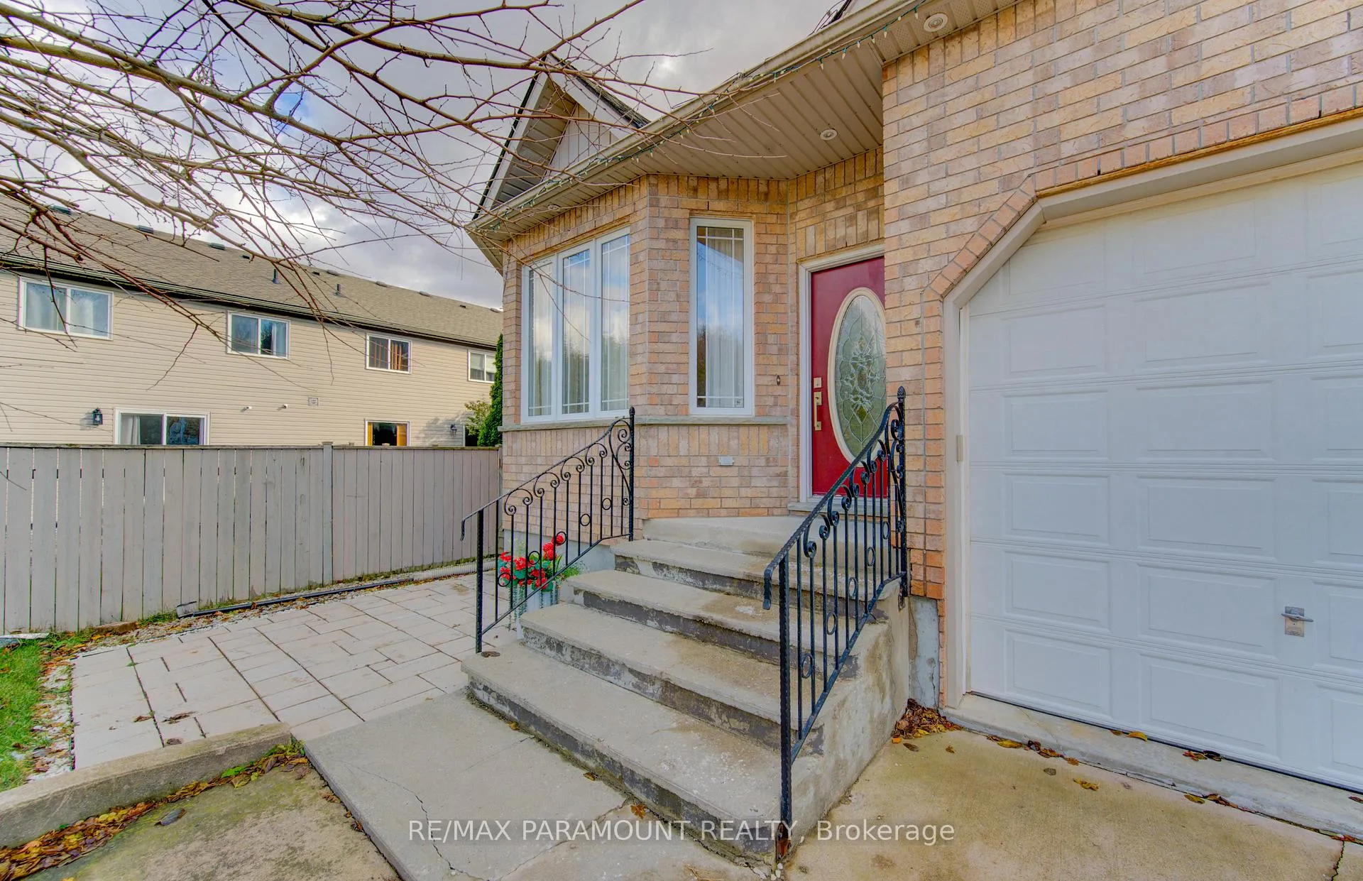 Photo 2 of 7 Mariposa Court, Kitchener, Larentian West — HOMEH