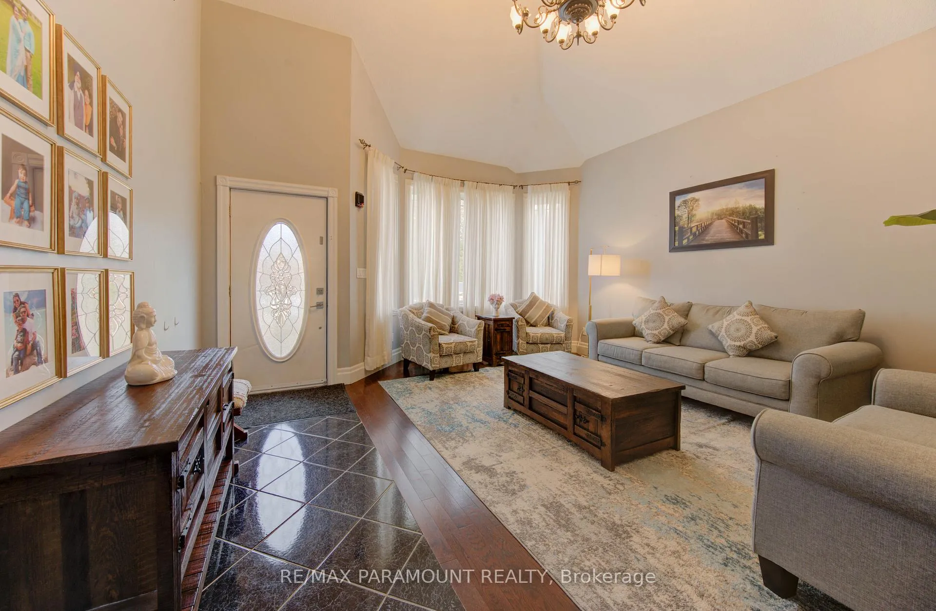 Photo 3 of 7 Mariposa Court, Kitchener, Larentian West — HOMEH