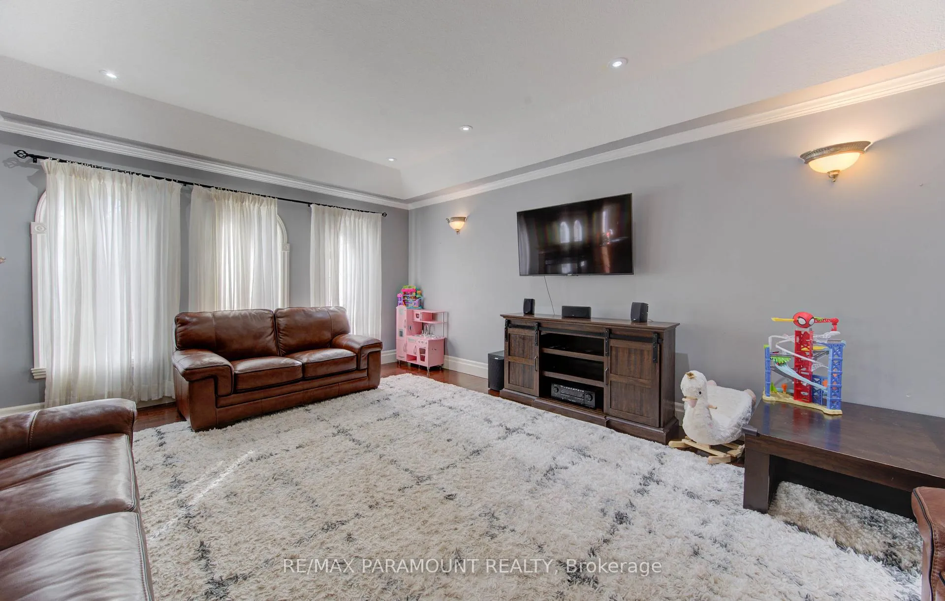 Photo 8 of 7 Mariposa Court, Kitchener, Larentian West — HOMEH