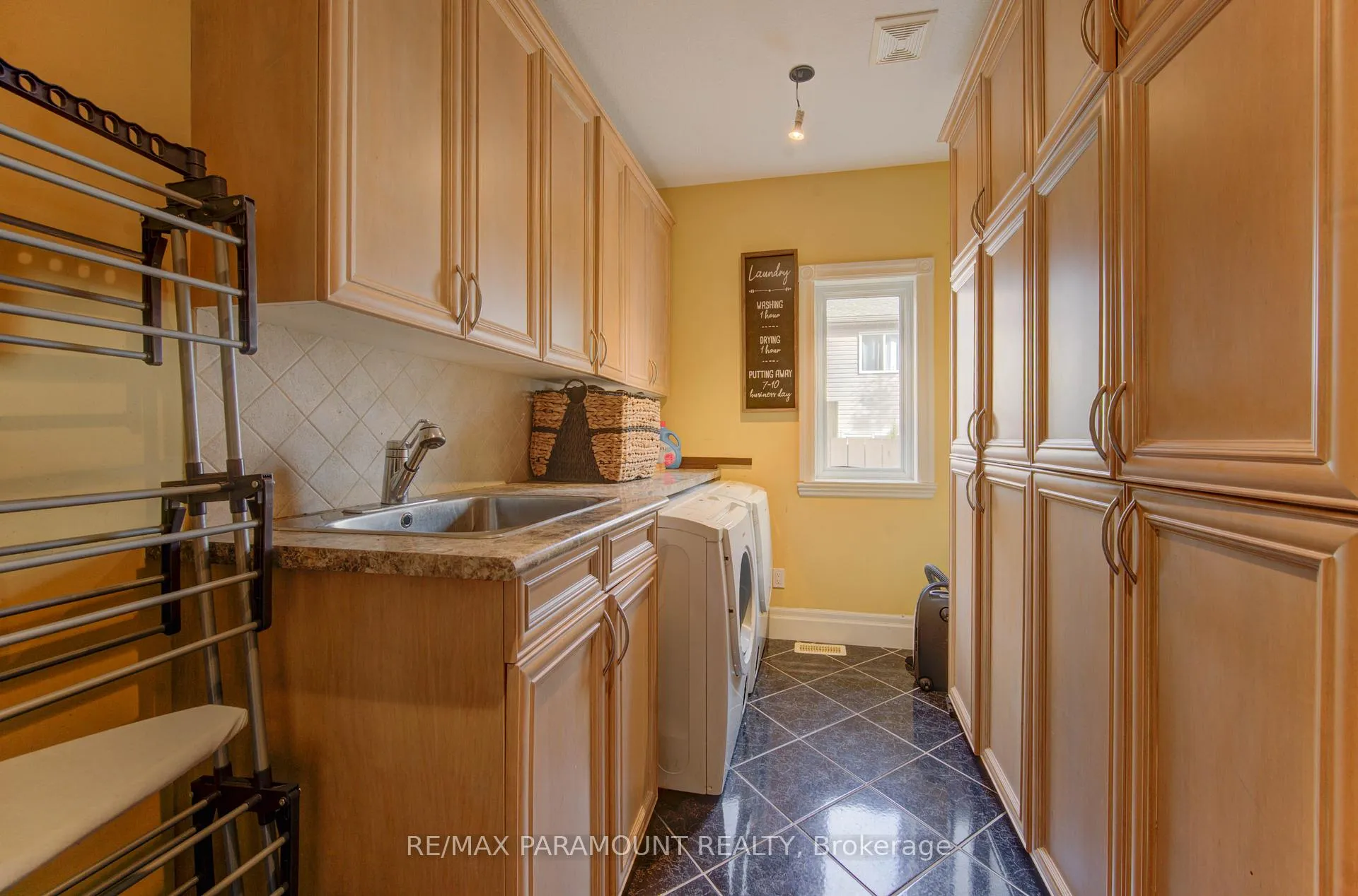 Photo 16 of 7 Mariposa Court, Kitchener, Larentian West — HOMEH