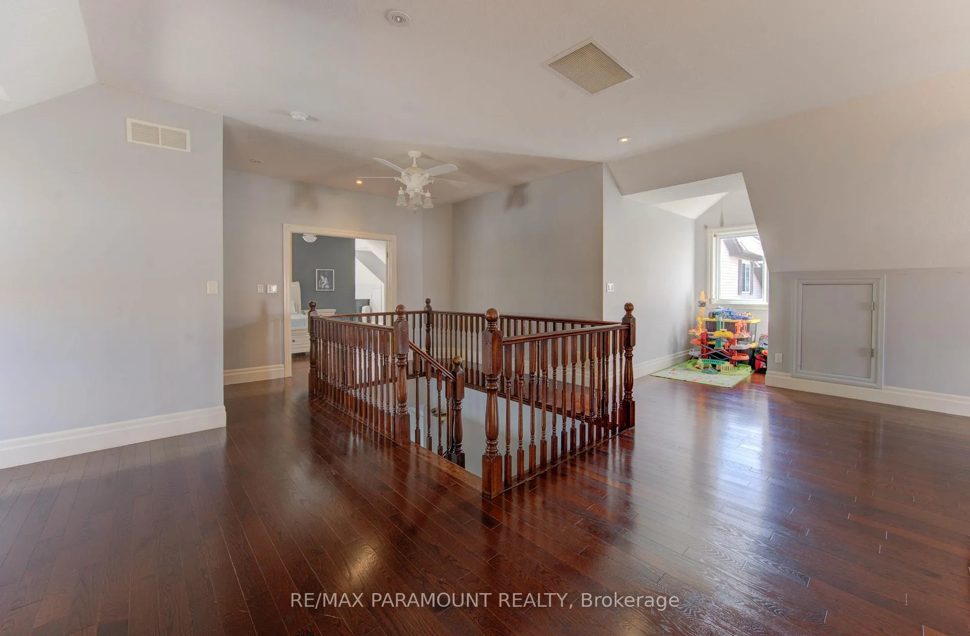Photo 34 of 7 Mariposa Court, Kitchener, Larentian West — HOMEH