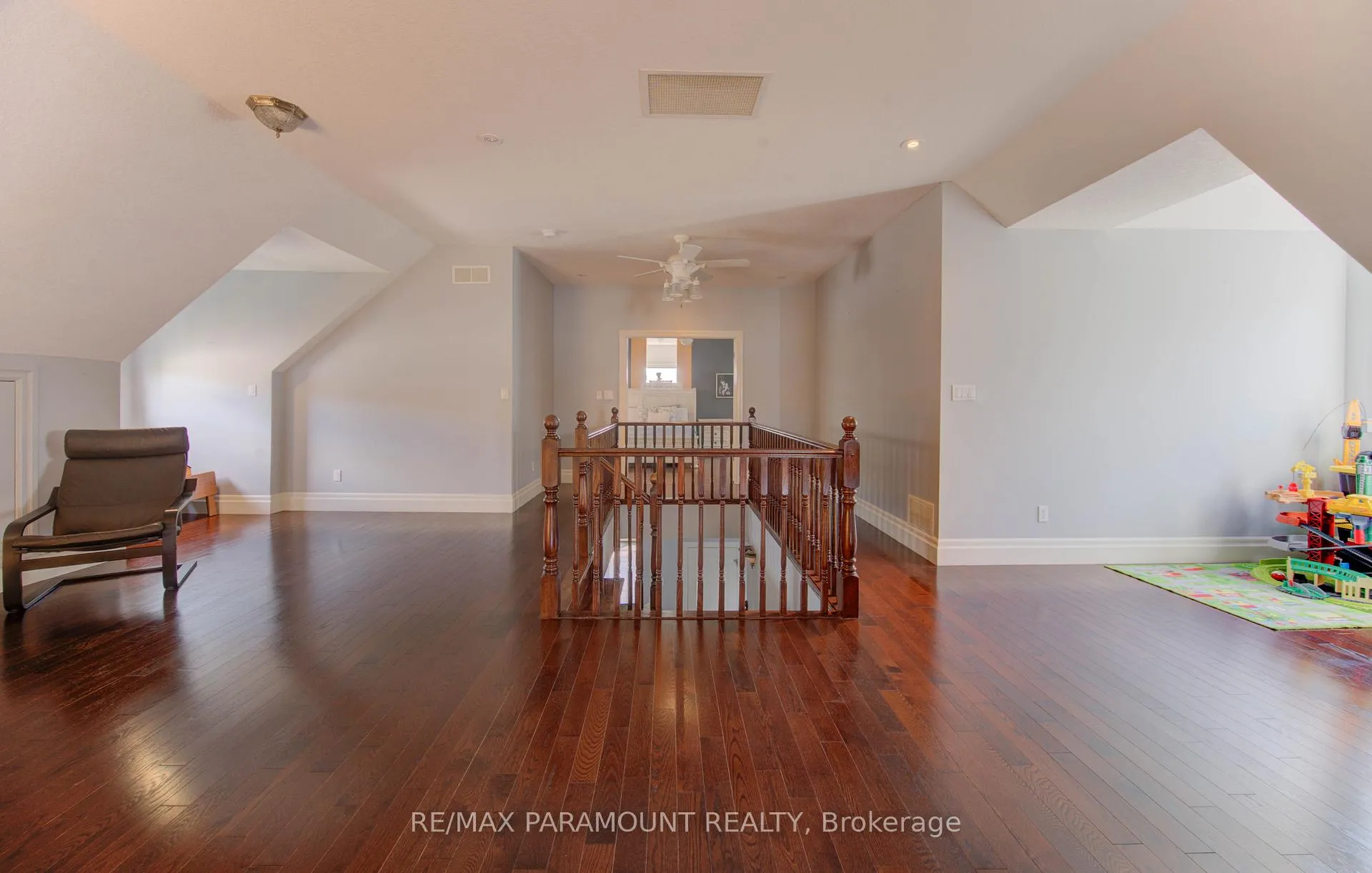 Photo 36 of 7 Mariposa Court, Kitchener, Larentian West — HOMEH
