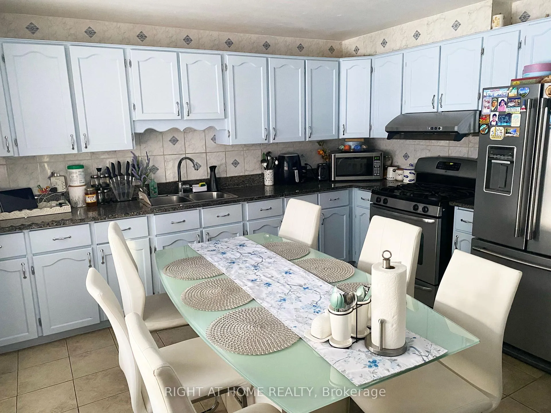 Photo 3 of 42 Yardley Avenue, Toronto, O'Connor-Parkview — HOMEH