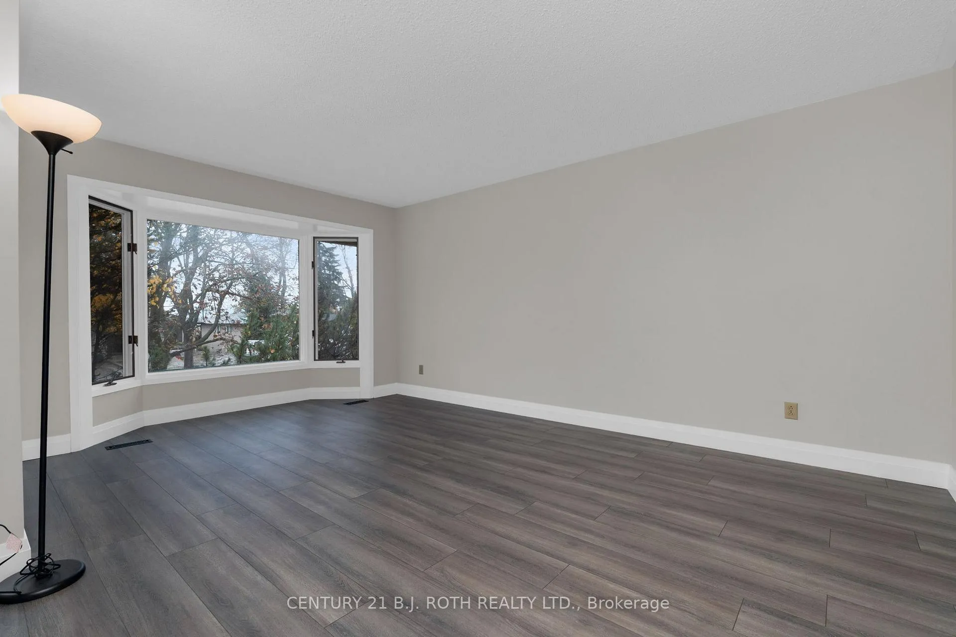 Photo 14 of 4 White Pine Place, Barrie, Codrington — HOMEH