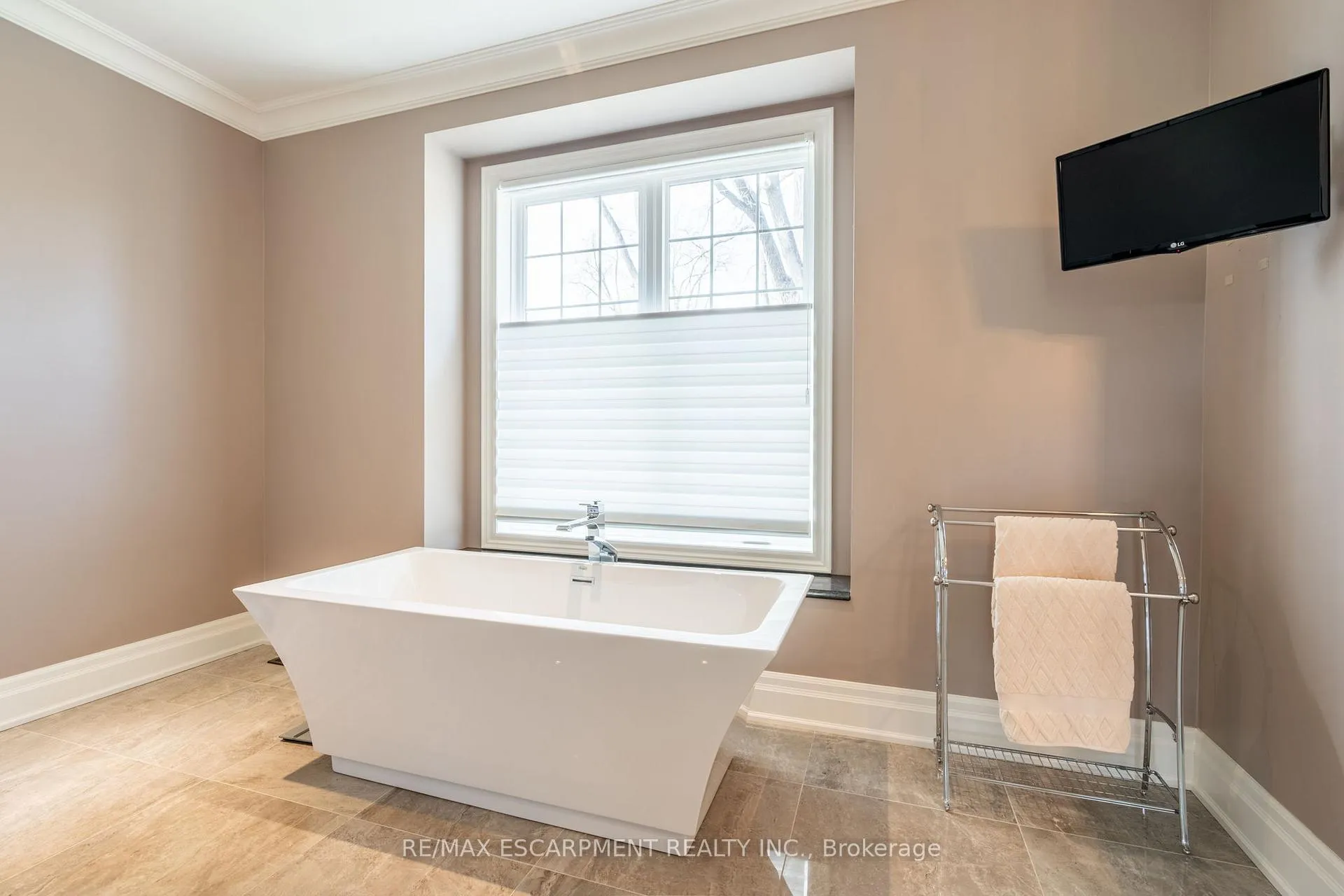 Photo 23 of 50 Lloyminn Avenue, Hamilton, Ancaster — HOMEH