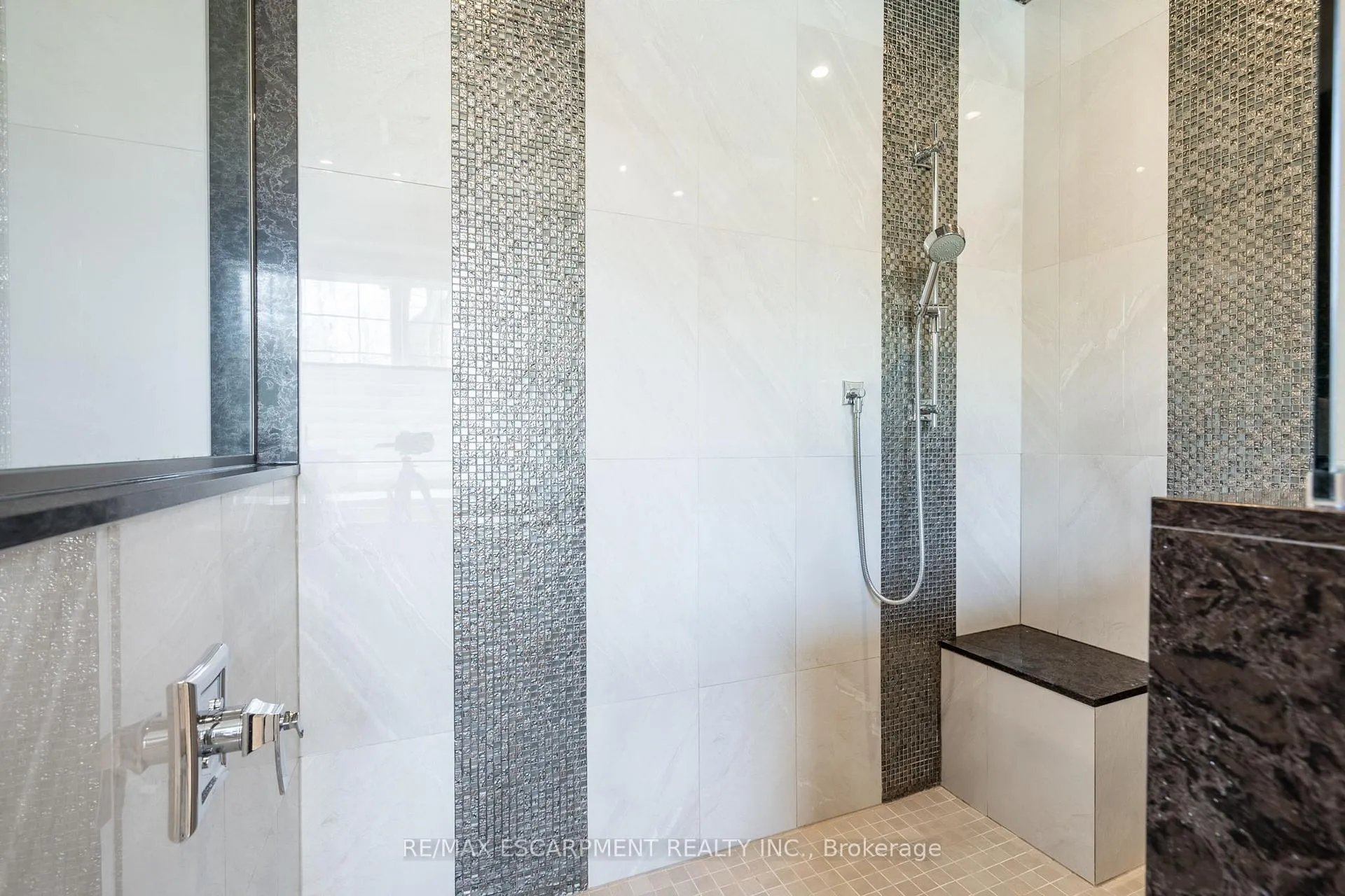 Photo 24 of 50 Lloyminn Avenue, Hamilton, Ancaster — HOMEH