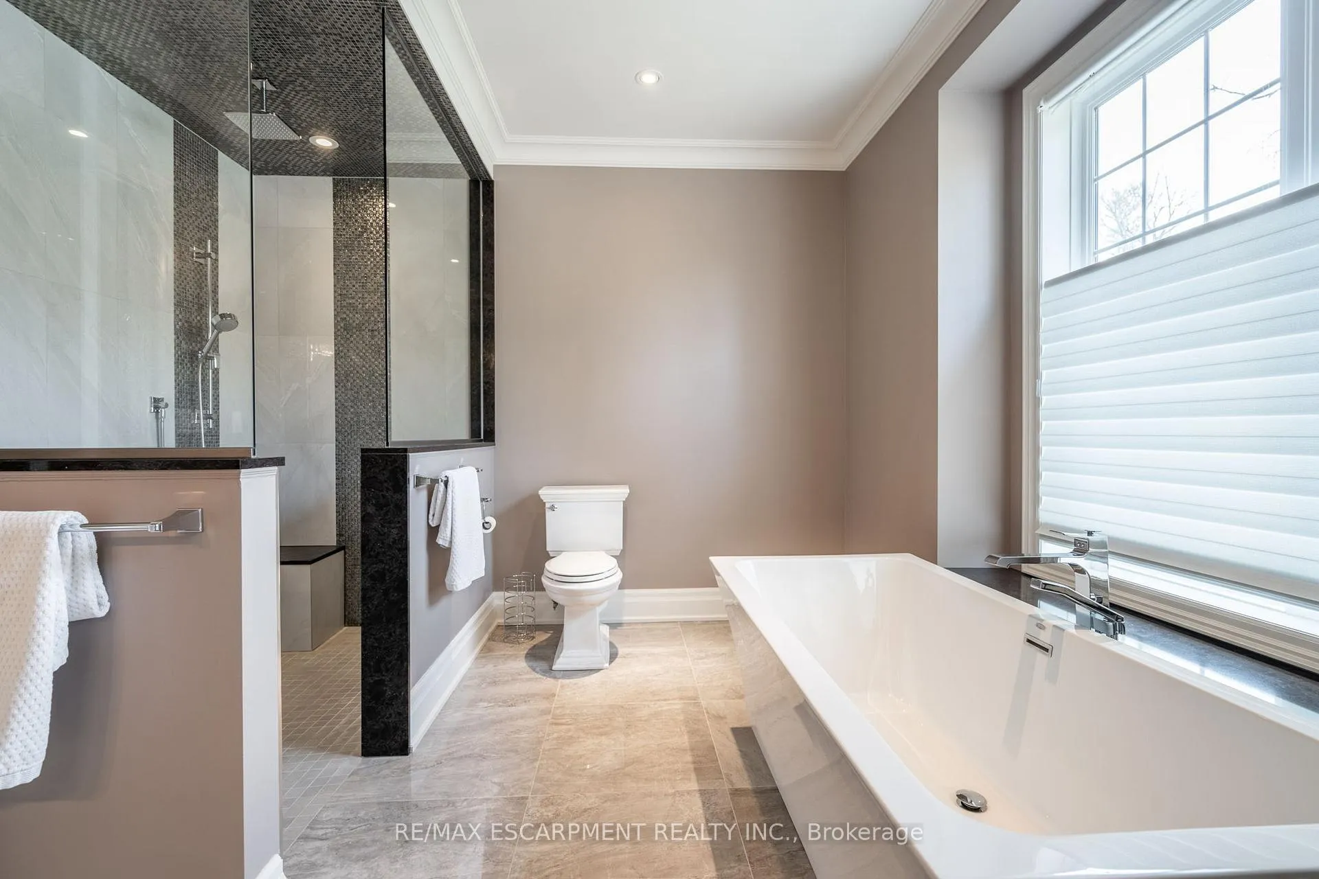 Photo 25 of 50 Lloyminn Avenue, Hamilton, Ancaster — HOMEH