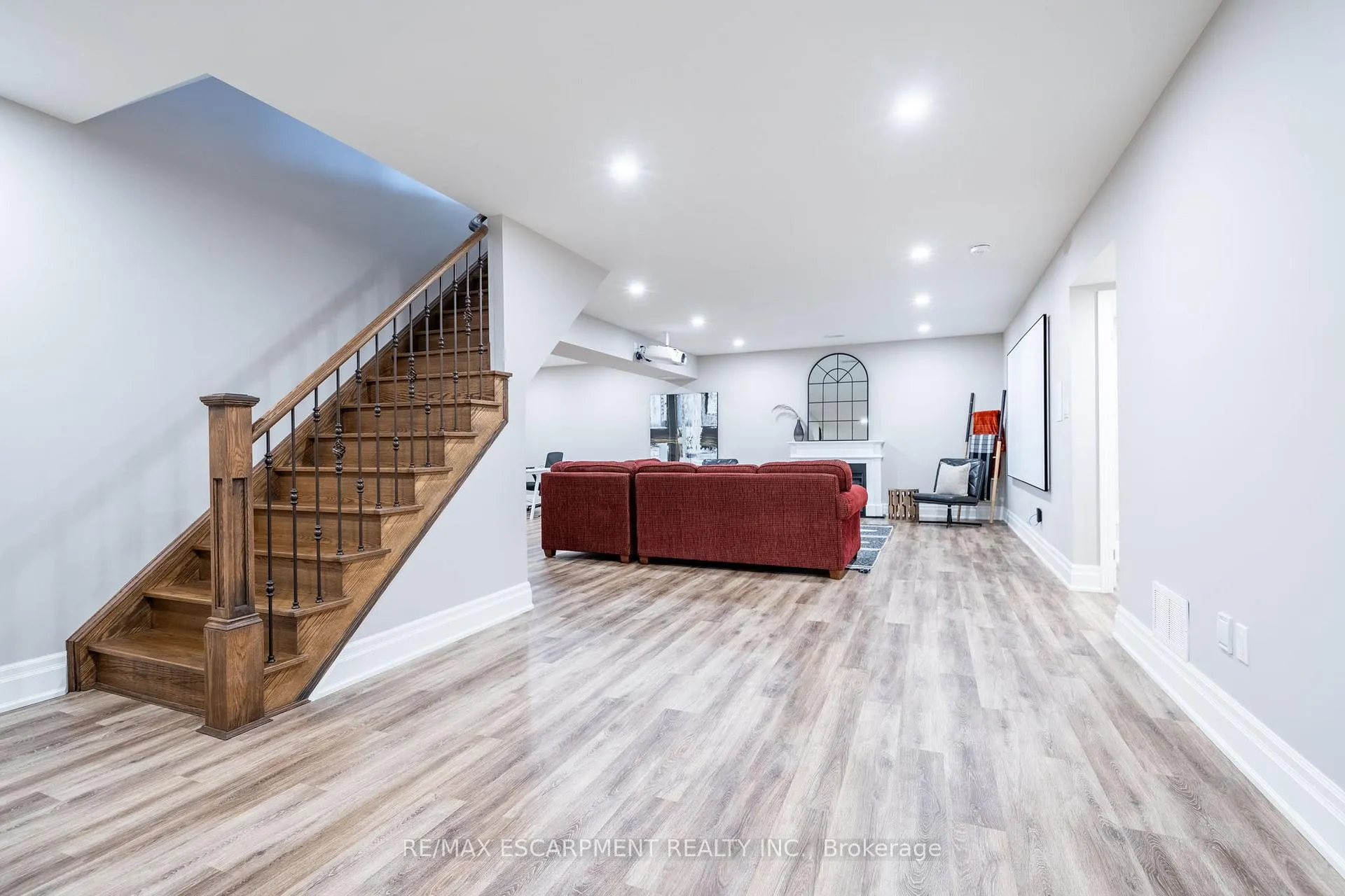 Photo 31 of 50 Lloyminn Avenue, Hamilton, Ancaster — HOMEH