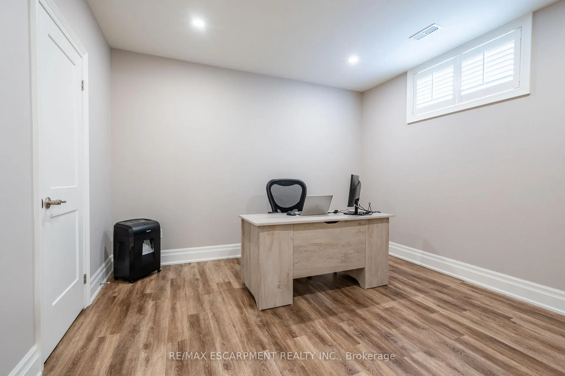Photo 39 of 50 Lloyminn Avenue, Hamilton, Ancaster — HOMEH