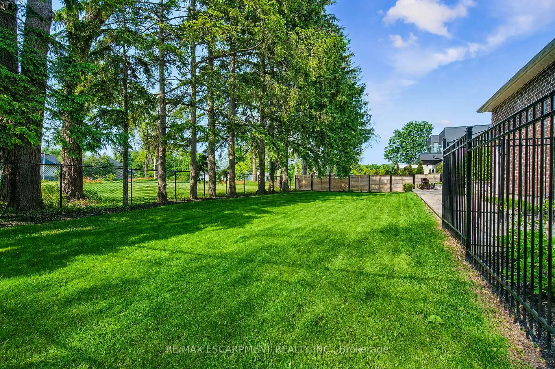 Photo 44 of 50 Lloyminn Avenue, Hamilton, Ancaster — HOMEH