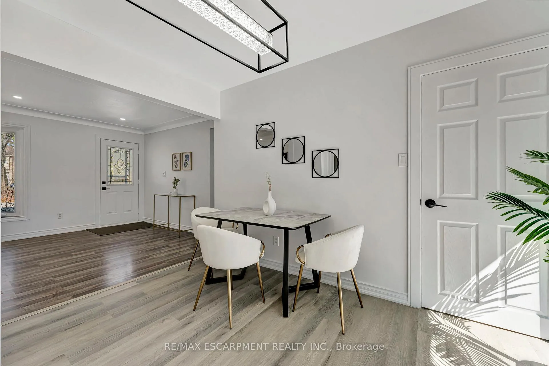 Photo 11 of 216 Sioux Road, Hamilton, Ancaster — HOMEH