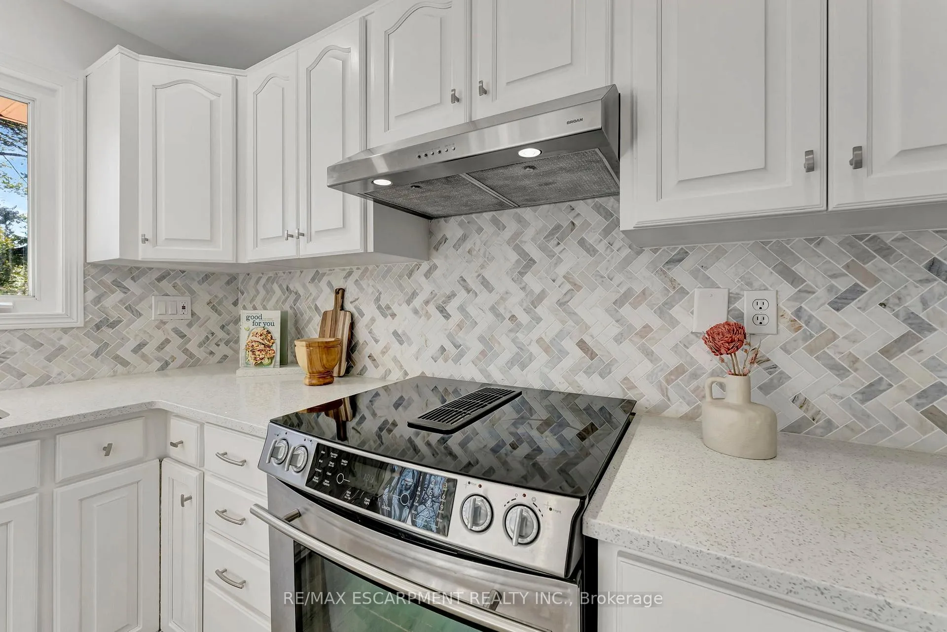 Photo 15 of 216 Sioux Road, Hamilton, Ancaster — HOMEH