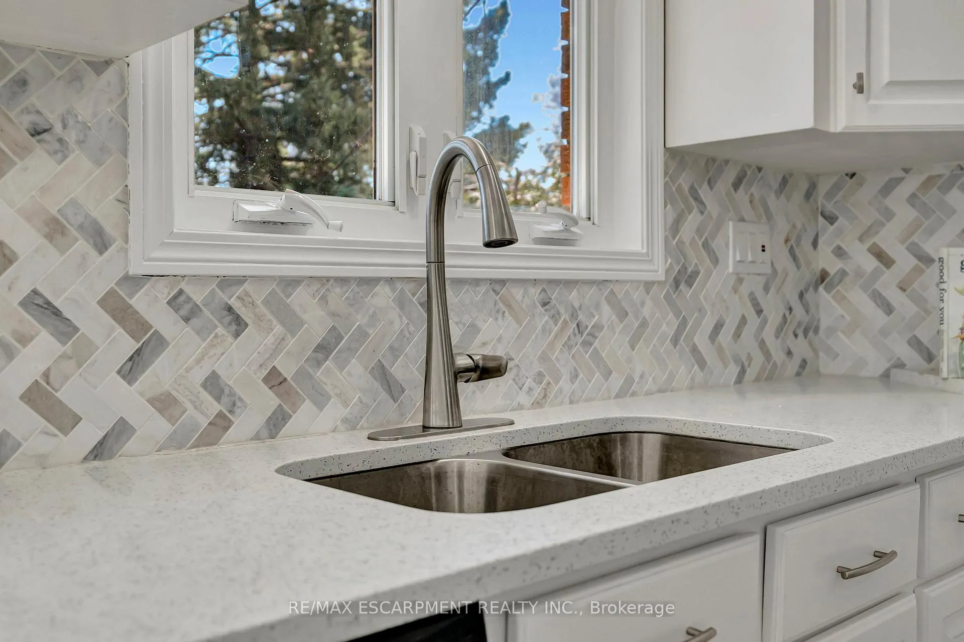 Photo 18 of 216 Sioux Road, Hamilton, Ancaster — HOMEH