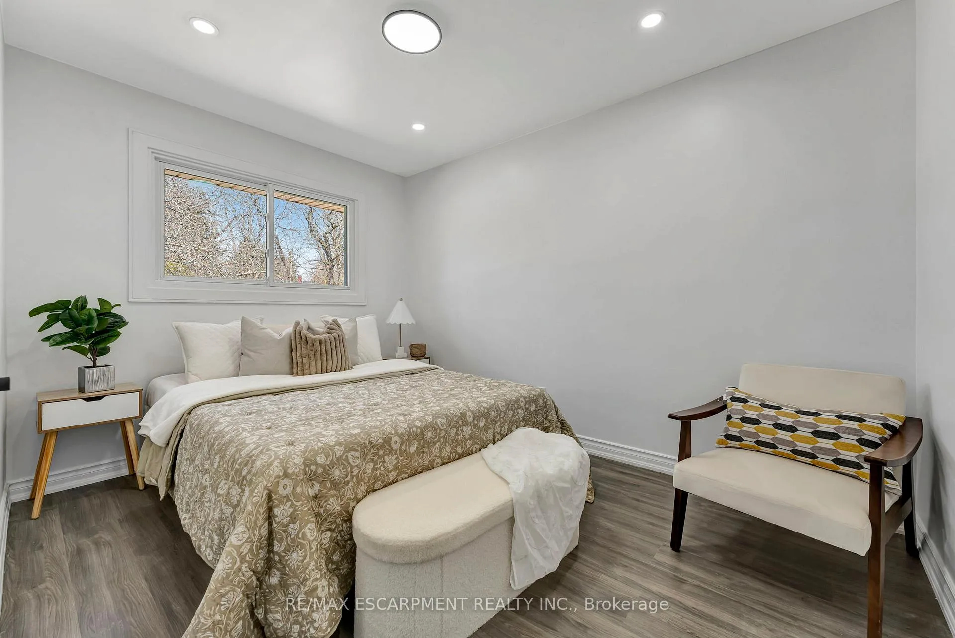 Photo 24 of 216 Sioux Road, Hamilton, Ancaster — HOMEH