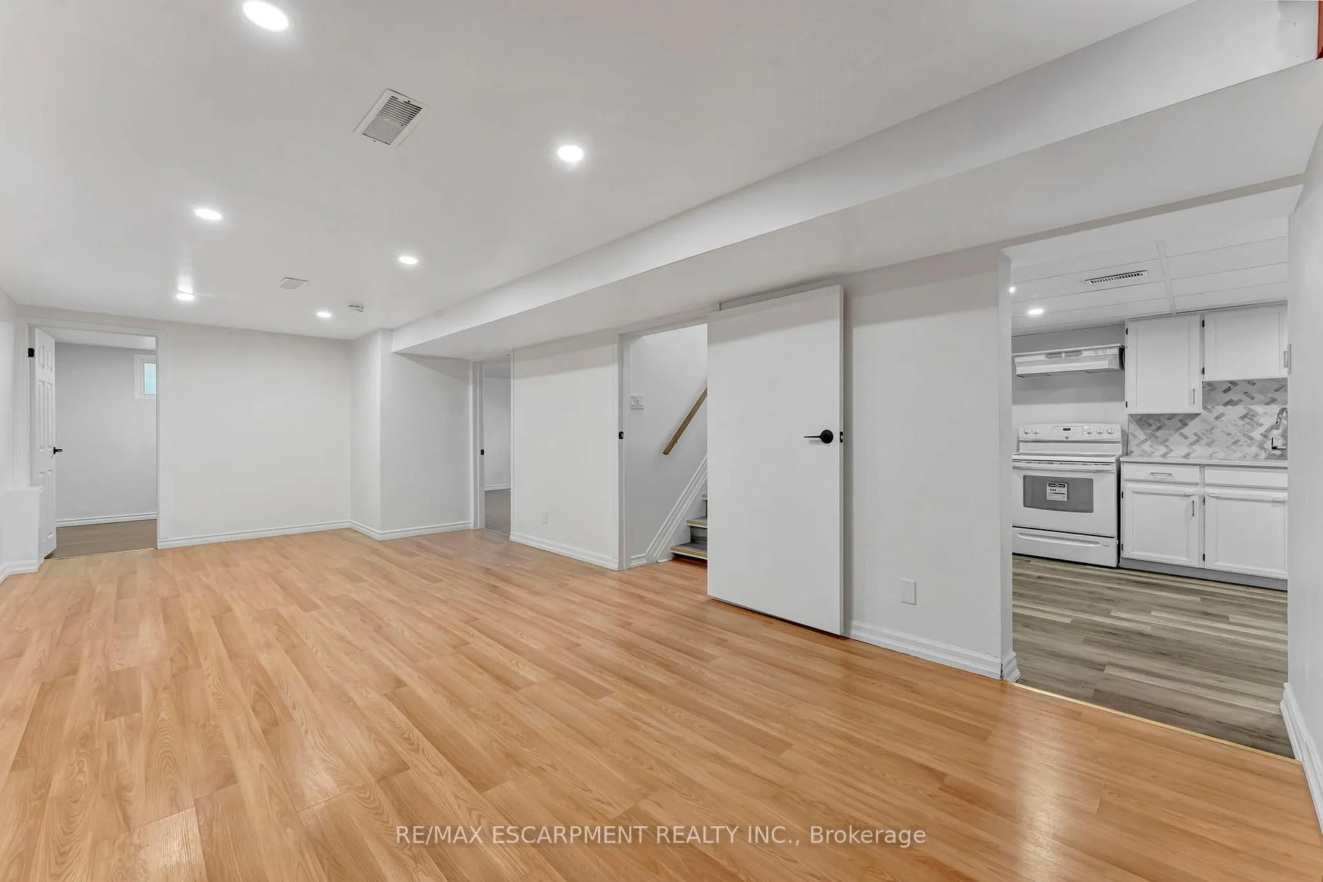 Photo 27 of 216 Sioux Road, Hamilton, Ancaster — HOMEH